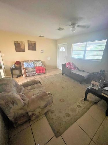 83 Douglas Way, West Frost Proof FL  33843-9627 exterior