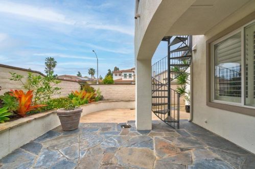 7437 Magellan St, Carlsbad CA  92011-5412 exterior