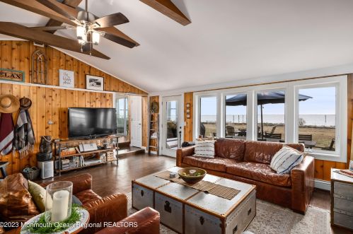 1600 Bch Blvd, Lacey NJ  08731-5031 exterior