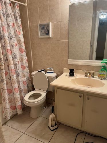 1855 73rd Pl, Hialeah FL  33014-3729 exterior