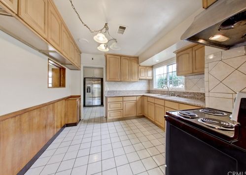 12309 Freeman Ave, Hawthorne CA  90250-0873 exterior