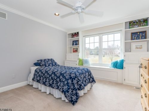 19 Country Meadow Rd, Hackettstown NJ  07840-5209 exterior