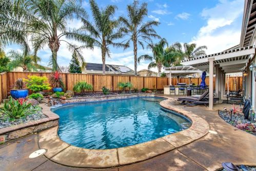 585 Topeka Ln, Vacaville CA 95687-4353 exterior