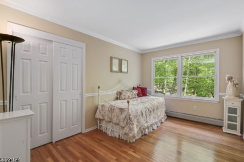 43 Mdw Blf Rd, Greystone Park NJ 07950-1951 exterior