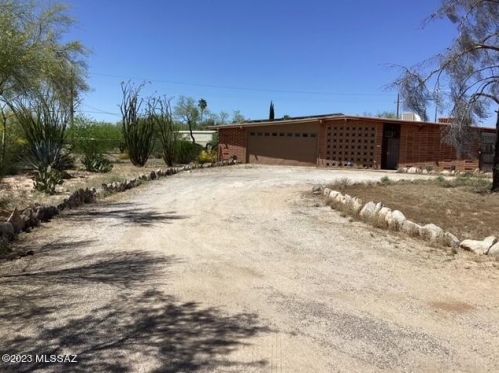 8631 Mulberry Dr, Tucson, AZ 85704-3352