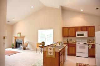800 Clarizz Blvd, Blmgtn IN  47401-5518 exterior