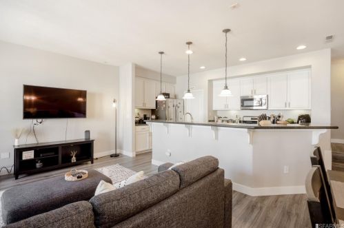4308 Clarinbridge Cir, Pleasanton CA  94568-7208 exterior