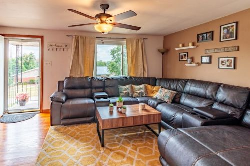 1520 Larkspur Dr, Finleyville PA  exterior