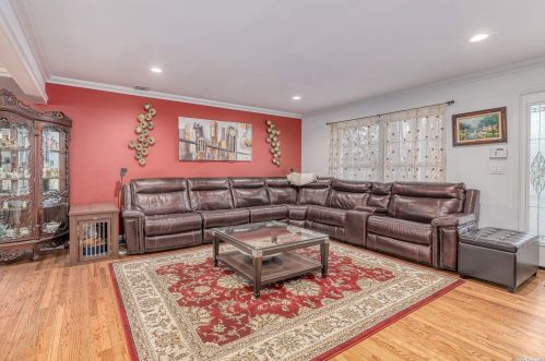 276 Country Rd, Miller Place NY  11764-2302 exterior