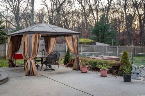 94 Joan Ave, South Setauket NY  11720-4415 exterior