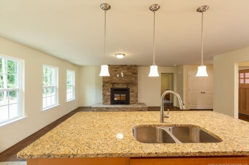 1486 Kentucky Ave, Sanford NC  27332-8583 exterior