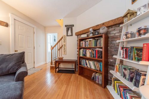 132 Old Mill Pond Rd, Henniker NH  03242-3152 exterior