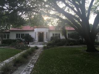 1061 Holly Ln, Jacksonville, FL 32207-4003