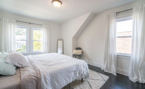 1722 57, Milwaukee WI 53220-3123 exterior