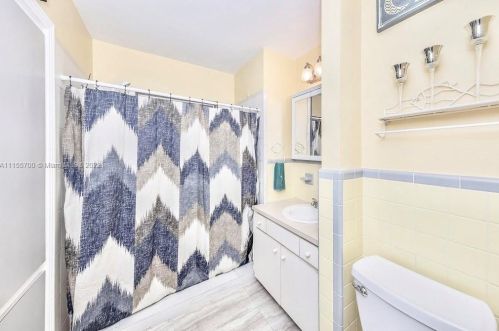 507 Dona Dr, Nokomis FL  34275-2613 exterior