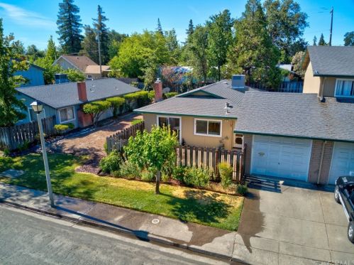 211 Mariah Way, Lakeport, CA 95453-3622