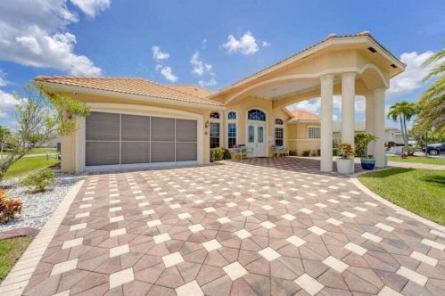 160 Saratoga Ave, Fort Pierce FL  34953-5974 exterior