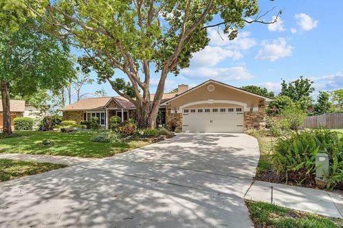 8798 Pine Barrens Dr, Orlando, FL 32817-1333