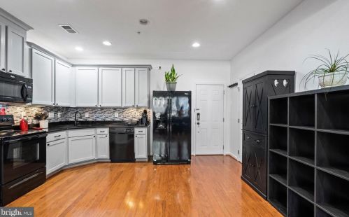 14697 Mason Creek Cir, Woodbridge VA  22191-3375 exterior