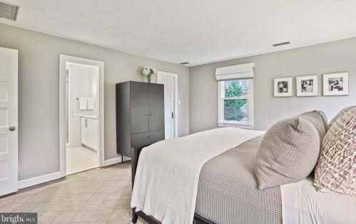 810 Hickory Vale Ln, Great Falls VA  22066-2810 exterior