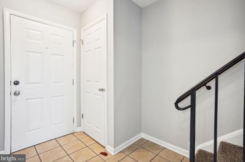 15015 Cherrydale Dr, Woodbridge, VA 22193-5334