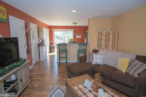 1396 Artisan Ct, Breinigsville, PA 18031-1587