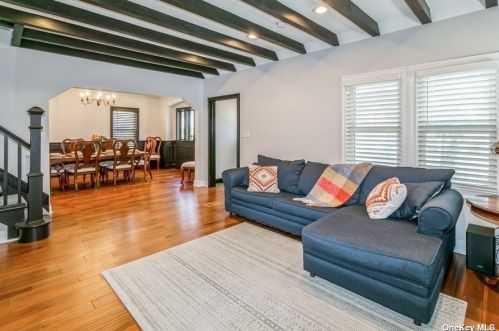 36 Marshall Ave, Floral Park, NY 11001-3201