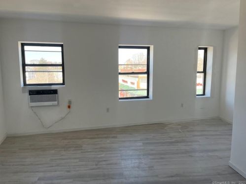 677 Fairfield Ave, Bridgeport CT  06604-3905 exterior