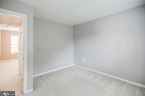 6249 Oakland Dr, Woodbridge VA  22193-7017 exterior