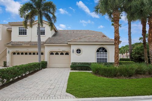 8400 Mulligan Cir, Fort Pierce, FL 34986-3295