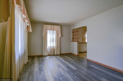 4212 2nd St, Minneapolis, MN 55421-2733