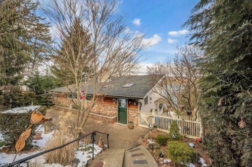 16 Maple Pkwy, Sparta NJ  07871-2011 exterior