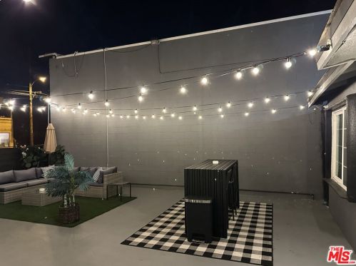 5520 Cahuenga Blvd, North Hollywood CA  91602-2376 exterior