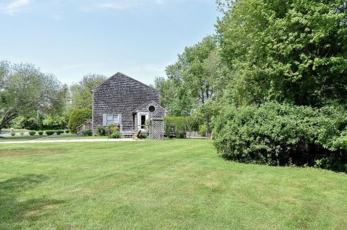 38 Noble St, South Kingstown RI  02882-3941 exterior