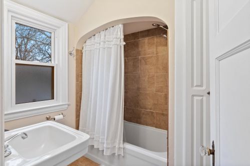 5115 Berkeley Blvd, Milwaukee WI 53217-5504 exterior