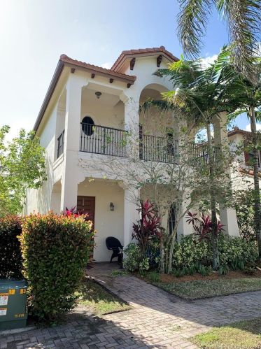 8286 39th Ct, Hollywood FL  33024-5052 exterior