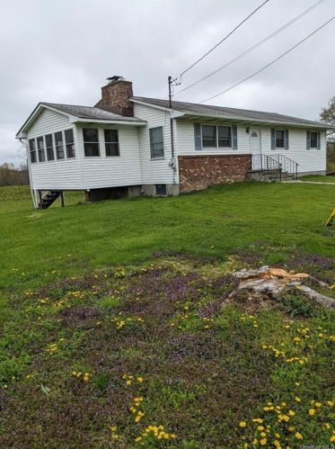 425 Riley Rd, Newburgh, NY 12553-7235