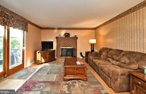 122 Claremont Dr, Lansdale PA 19446-6361 exterior