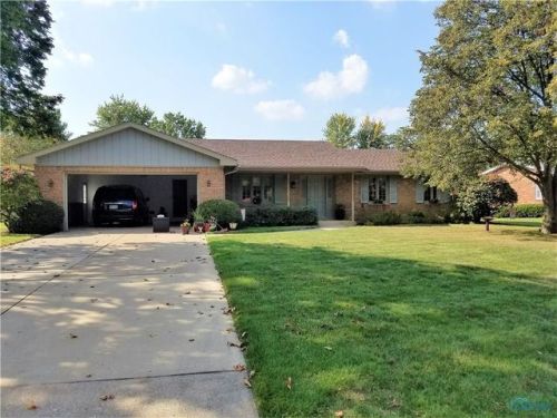 2282 Manor Dr, Genoa, OH 43430-9754