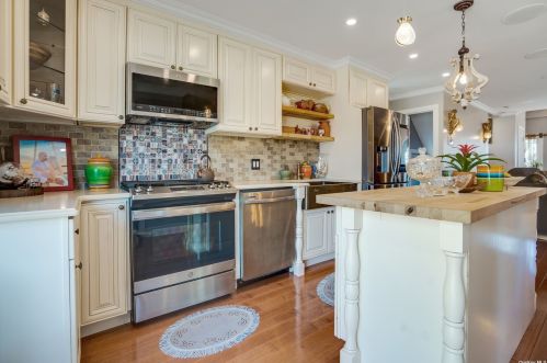11 Maplewood Rd, Babylon NY  11704-7805 exterior