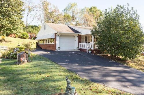 116 Beachview Ln, Troutville, VA 24175-6754