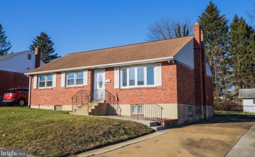 2521 Woodview Dr, Wilmington, DE 19808-2521