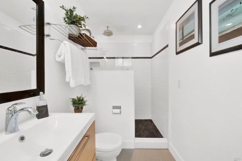 1000 Woodridge Dr, Vacaville CA  95687-6440 exterior