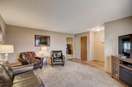 6209 Indiana Ave, Cudahy WI 53110-2871 exterior