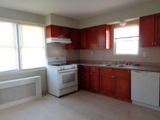 23 Lansing St, Staten Island NY  10305-4307 exterior