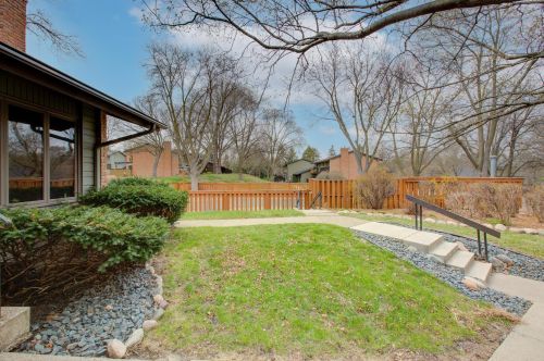 1241 Brighton Sq, Saint Paul, MN 55112-2449