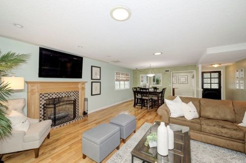 4865 Hazelnut Ave, Seal Beach CA  90740-3018 exterior