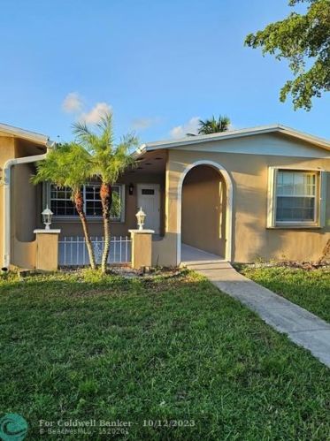 9431 24th Pl, Hollywood FL  33024-3126 exterior