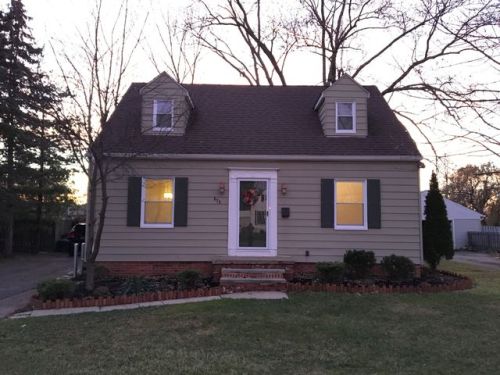 675 Longfellow Dr, Berea, OH 44017-1155