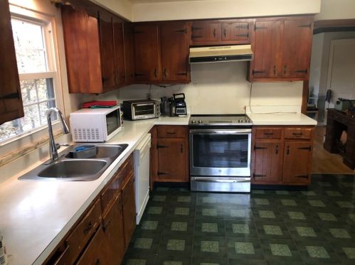 8241 Thompson Run Rd, Pittsburgh, PA 15237-6347